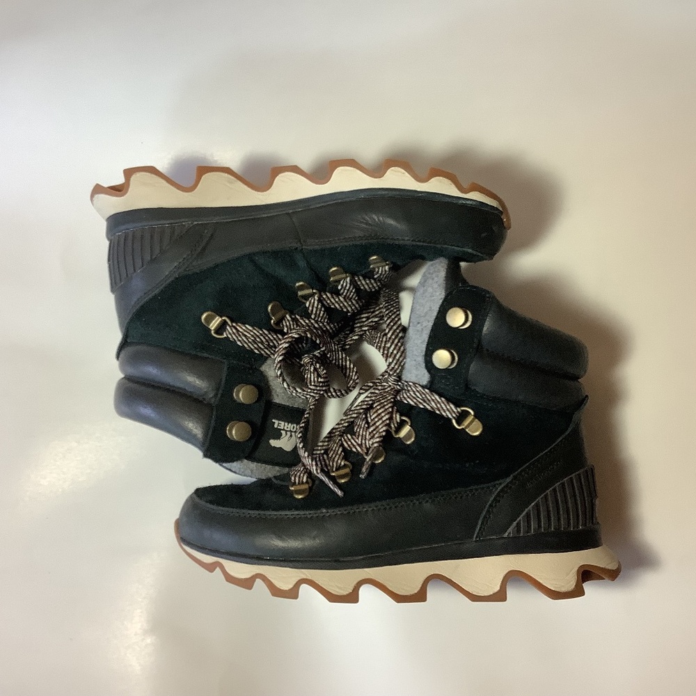 Sorel Kinetic Conquest boots waterproof